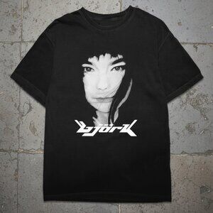 Vintage Style Björk Graphic T-Shirt – Retro Alternative Music Portrait Tee